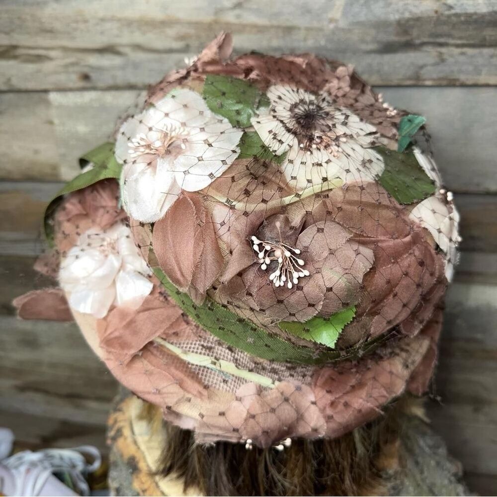 Vintage-american Women's Brown and White Hat - Picture 2 of 6
